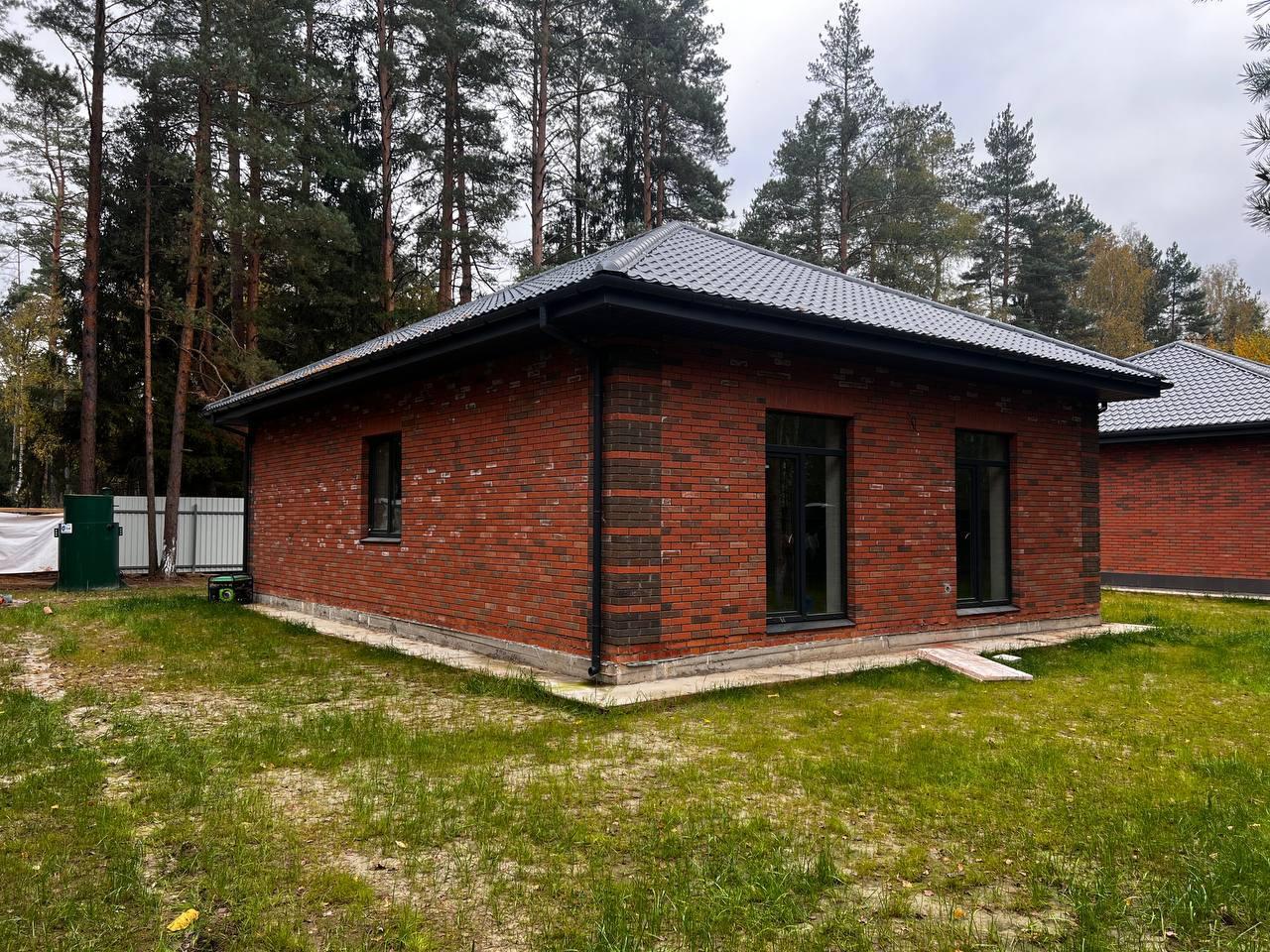 Кирпичный дом Домстрой у леса